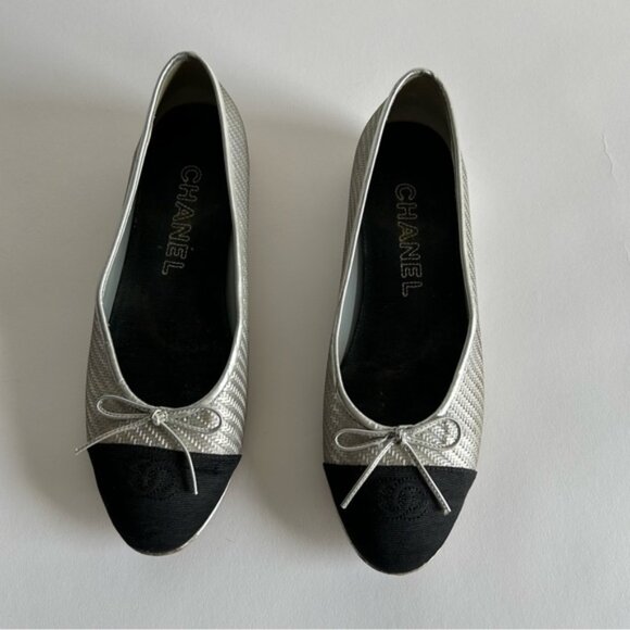 CHANEL CC CAP TOE DIAGONAL QUILTED SILVER BALLET FLATS SZ 39 - Picture 5 of 15